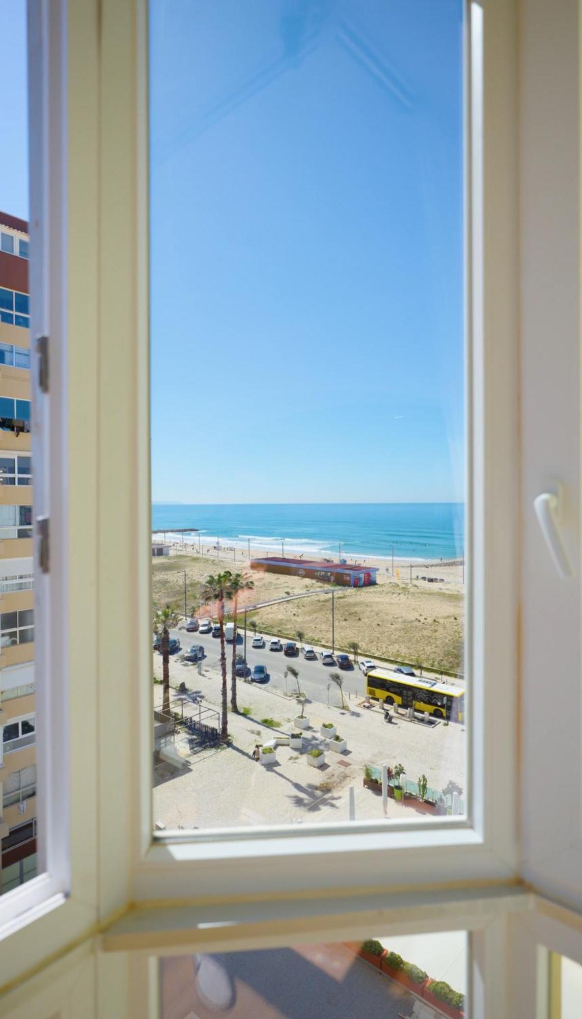 Front Beach Costa Caparica Lisbon Costa da Caparica Exterior photo